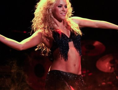 Στιγμές που η Shakira «μάγεψε» με τον αισθησιακό χορό της κοιλιάς στη σκηνή (βίντεο)